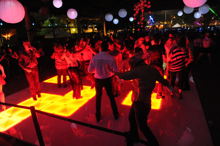 LED Dance Floor Can Be Synced with Music!