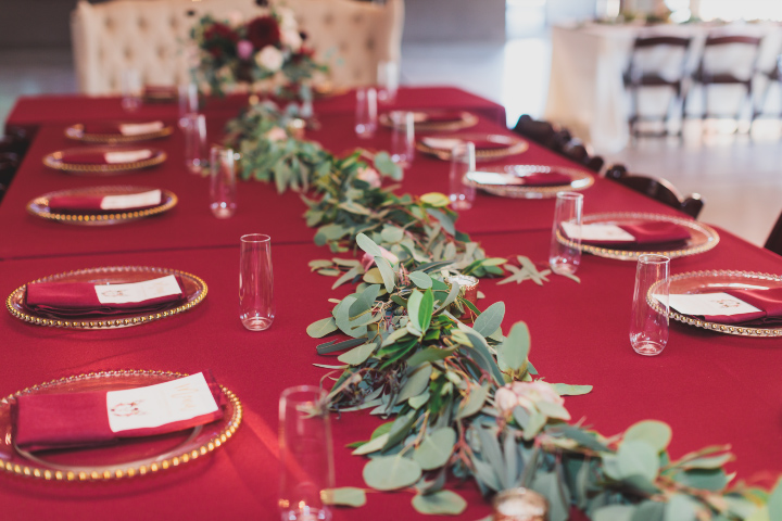 Tablecloths, Runners and Overlays